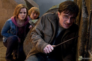 Illustration for article titled More Harry Potter set photos and It All Ends posters